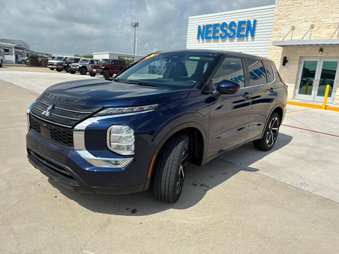 Used 2023 Mitsubishi Outlander SE FWD image 5