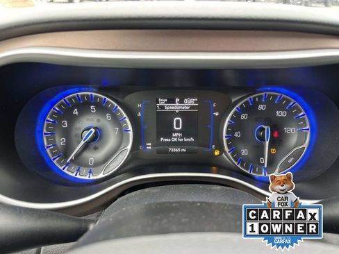 Used 2023 Chrysler Voyager LX image 33