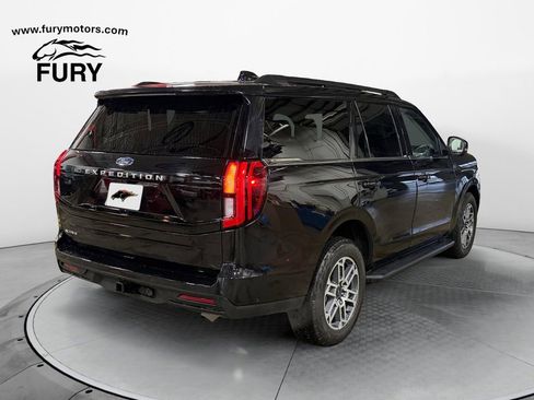 Used 2025 Ford Expedition Active AWD/4WD image 3