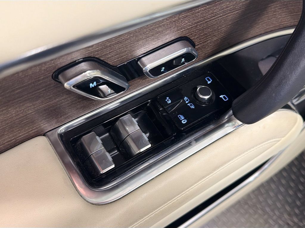 Used 2024 Land Rover Range Rover SE AWD/4WD image 19