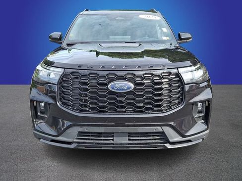 Used 2025 Ford Explorer ST-Line AWD/4WD image 2