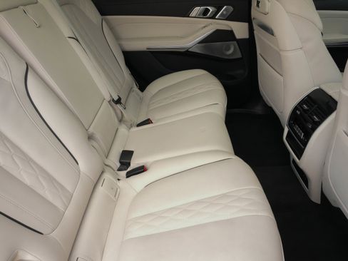 Used 2024 BMW X7 xDrive40i w/ Executive Package image 36