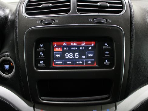 Used 2020 Dodge Journey SE FWD image 12