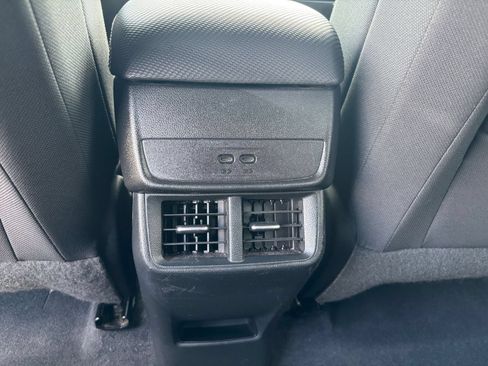 Used 2025 Chevrolet Equinox LT FWD image 18