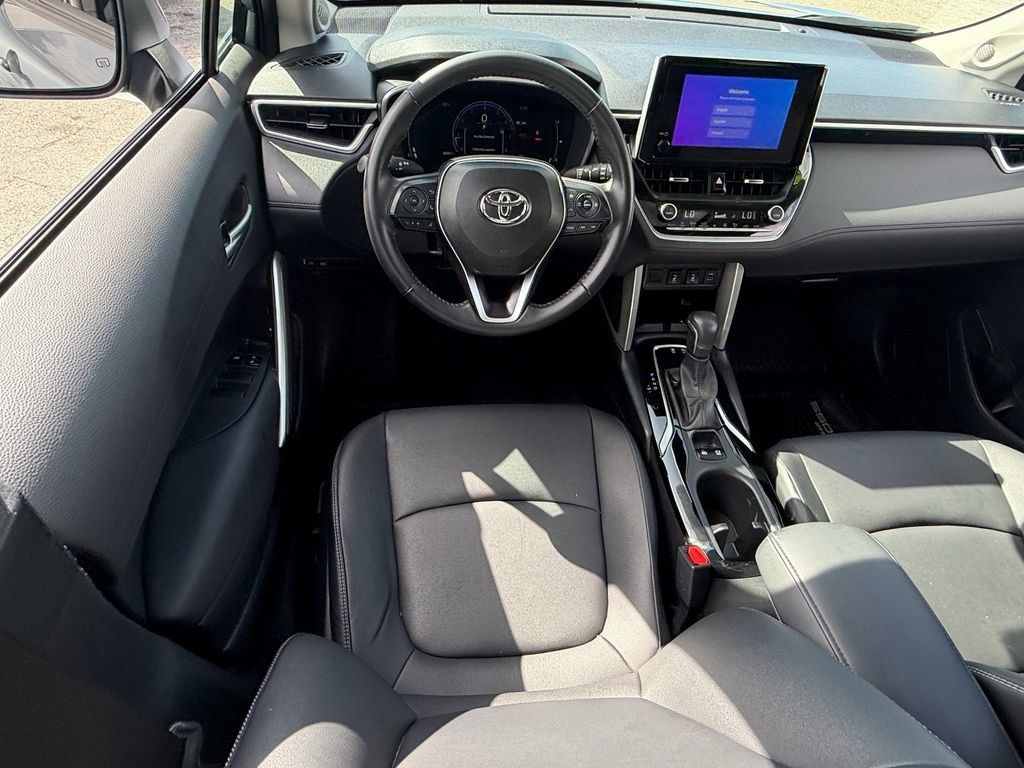 Used 2024 Toyota Corolla Cross XLE w/ Convenience Package FWD image 13