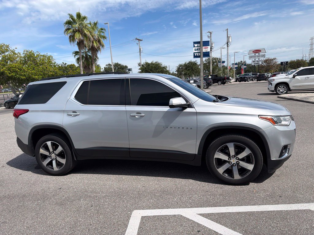 Used 2021 Chevrolet Traverse LT w/ LT Premium Package FWD image 12