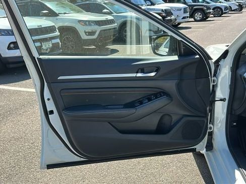 Certified 2023 Nissan Altima 2.5 SR w/ SR Premium Package AWD/4WD image 8