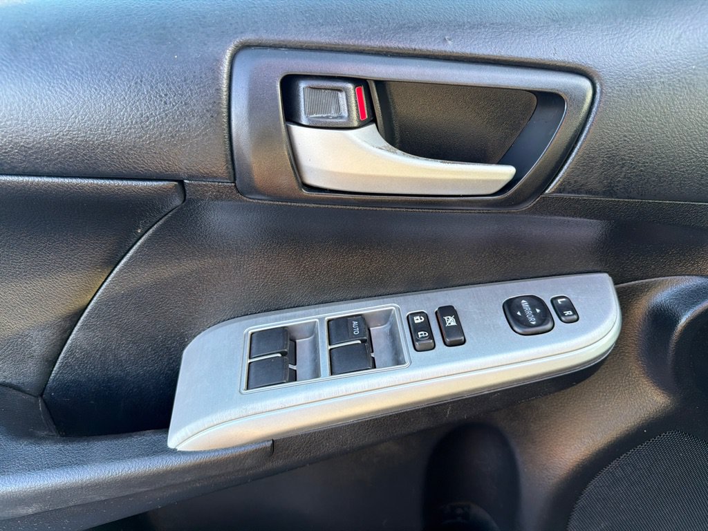 Used 2014 Toyota Camry SE FWD image 11