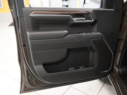 Used 2023 Chevrolet Silverado 1500 LT AWD/4WD image 5