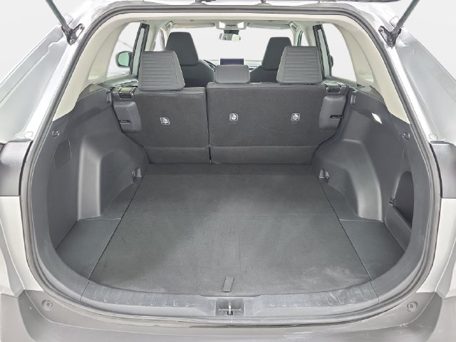 Certified 2025 Toyota RAV4 LE FWD image 31