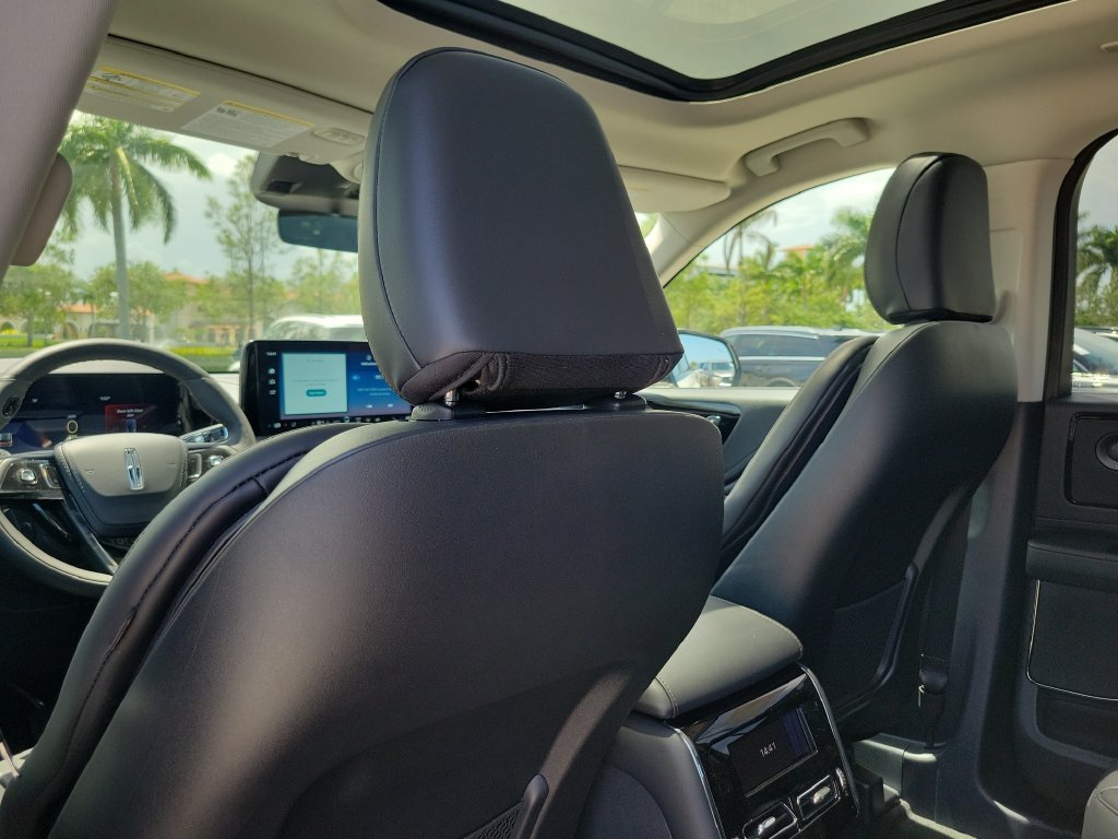 New 2026 Lincoln Aviator 2WD image 16