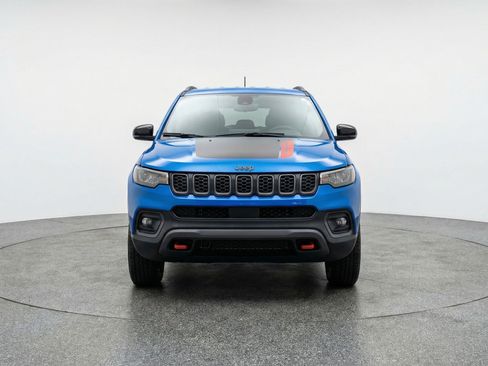 Used 2025 Jeep Compass Trailhawk AWD/4WD image 2