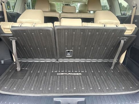 Used 2022 Toyota Highlander XLE image 9