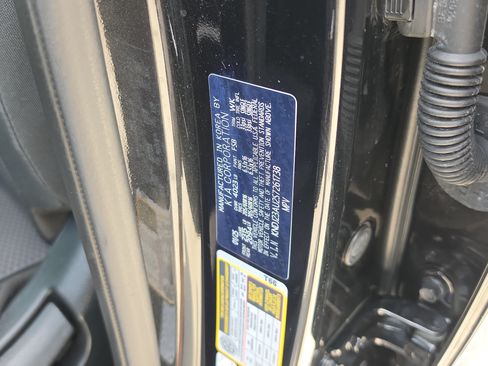 Certified 2025 Kia Soul LX FWD image 31