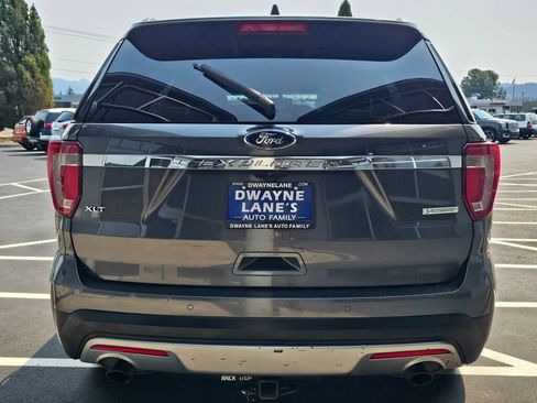 Used 2017 Ford Explorer XLT FWD image 4