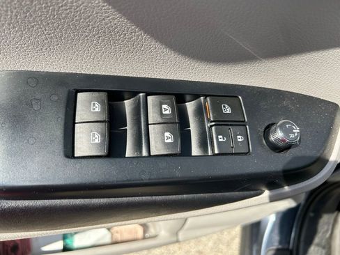 Used 2018 Toyota Highlander XLE FWD image 18