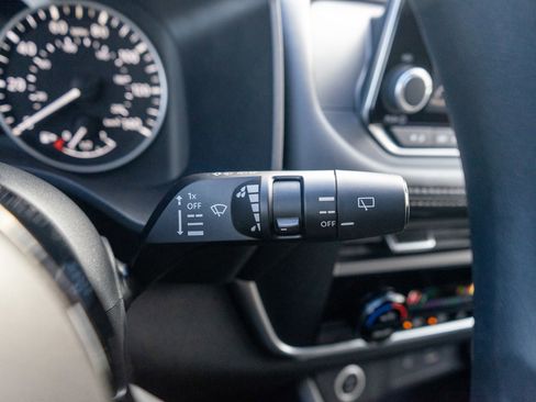 Used 2023 Nissan Rogue SV image 25