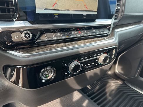 Used 2024 Chevrolet Silverado 1500 LT AWD/4WD image 32