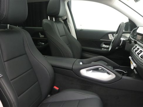 New 2026 Mercedes-Benz GLS 450 4MATIC image 9
