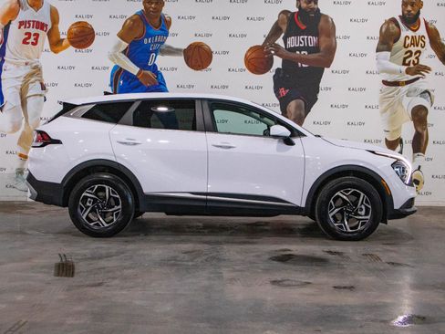 Used 2025 Kia Sportage LX AWD/4WD image 17
