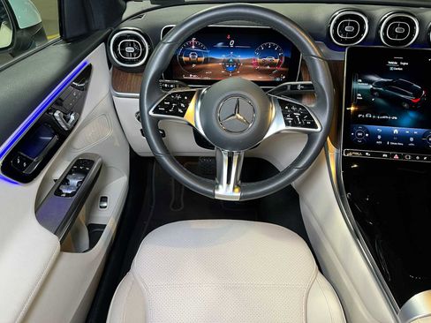 Certified 2025 Mercedes-Benz GLC 300 4MATIC image 41