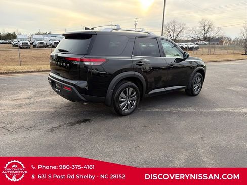 Certified 2025 Nissan Pathfinder SV image 7