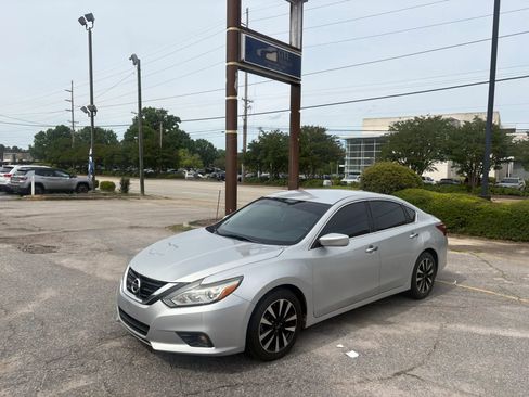 Used 2018 Nissan Altima 2.5 SV FWD image 3