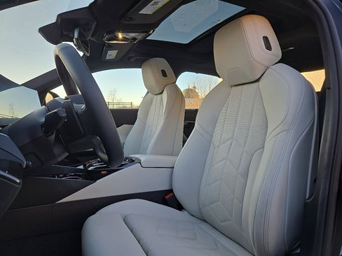 Used 2024 BMW 540i xDrive w/ Premium Package image 14