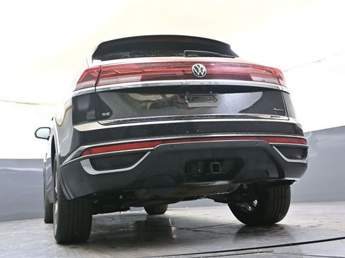 Certified 2025 Volkswagen Atlas Cross Sport SE image 32