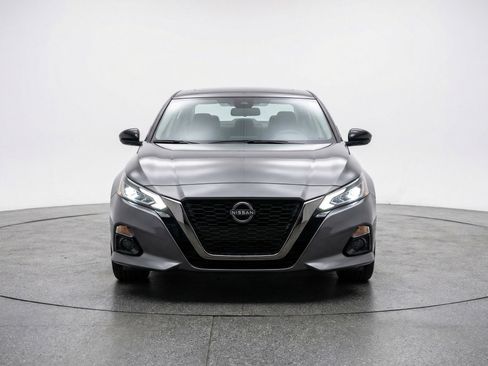 Used 2025 Nissan Altima 2.5 SV image 2