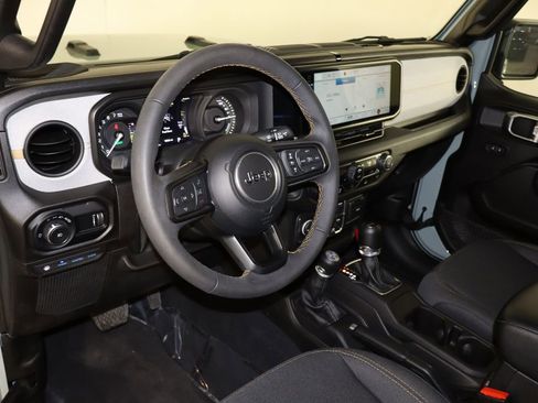 Used 2024 Jeep Wrangler Unlimited AWD/4WD image 24