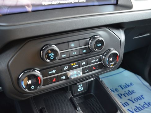 New 2025 Ford Bronco Big Bend image 12