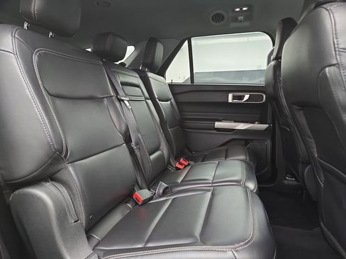 Used 2023 Ford Explorer XLT w/ Equipment Group 202A image 40