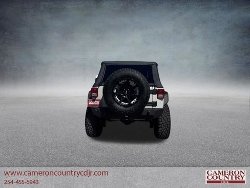 Used 2017 Jeep Wrangler Unlimited Rubicon w/ Cold Weather Group AWD/4WD image 4
