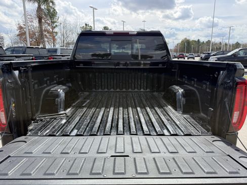 Used 2023 GMC Sierra 1500 SLT image 30