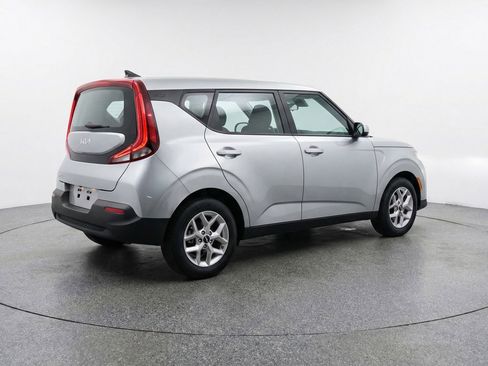Used 2025 Kia Soul LX w/ LX Technology Package image 9