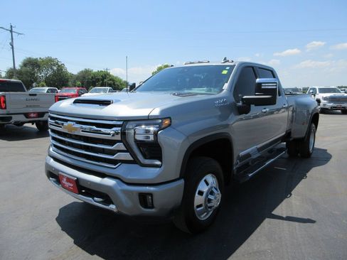 Used 2024 Chevrolet Silverado 3500 High Country w/ High Country Premium Package AWD/4WD image 13