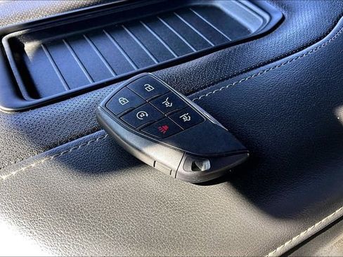 Used 2023 Chevrolet Suburban Premier image 34