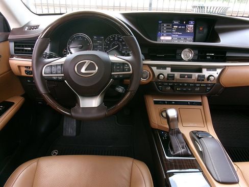 Used 2016 Lexus ES 350 w/ Luxury Package w/Wood Trim FWD image 27
