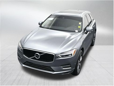 Used 2019 Volvo XC60 T8 Momentum w/ Premium Package AWD/4WD image 21