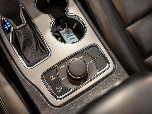 Used 2019 Jeep Grand Cherokee Limited AWD/4WD image 29