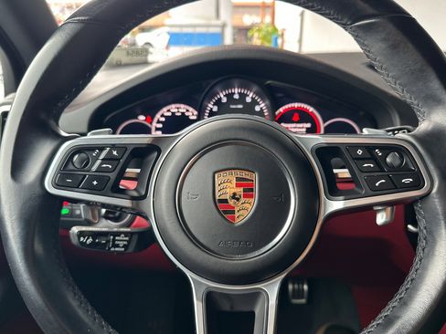 Used 2022 Porsche Cayenne S image 24