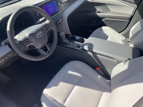 Used 2025 Toyota Camry LE w/ Convenience Package image 11