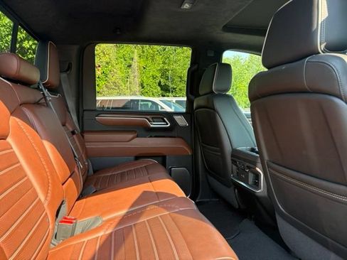 Used 2024 GMC Sierra 3500 Denali Ultimate AWD/4WD image 18