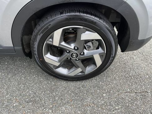 Used 2025 Hyundai Venue SEL FWD image 37