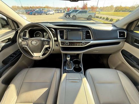 Used 2015 Toyota Highlander XLE image 16