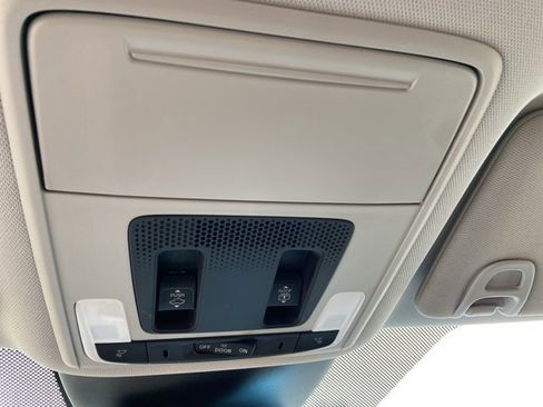 Used 2025 Honda Pilot Elite image 44