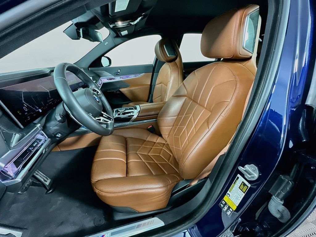 Certified 2024 BMW 760i xDrive AWD/4WD image 21