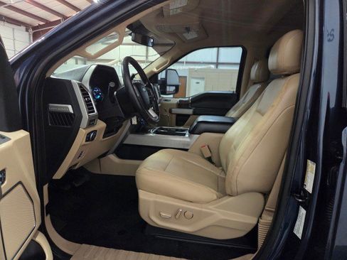Used 2017 Ford F250 Lariat w/ Chrome Package image 6