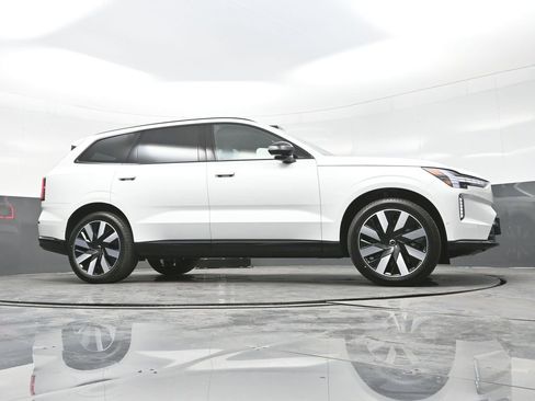 New 2025 Volvo EX90 Plus image 15